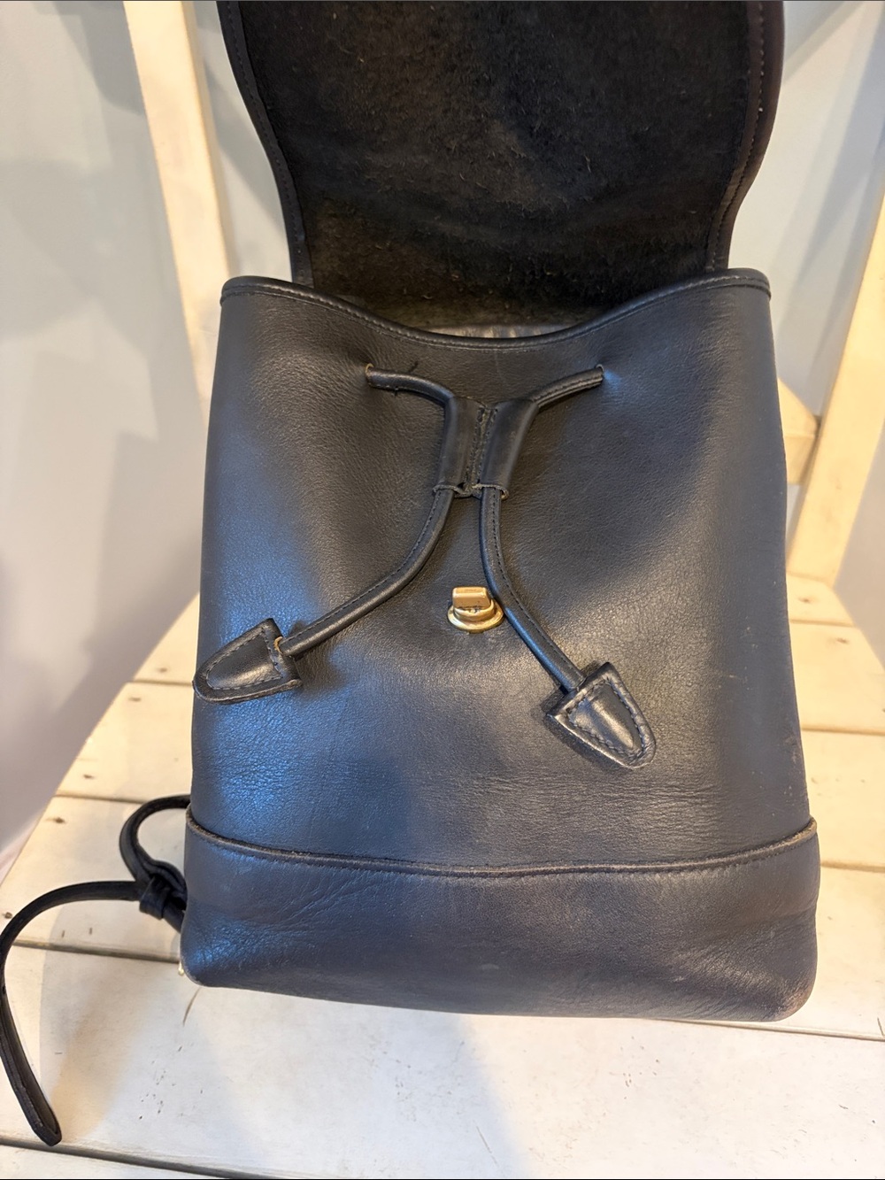 Coach All Leather Vintage Large Daypack with Turn-Lock Closure #9791 - Picture 4 of 9